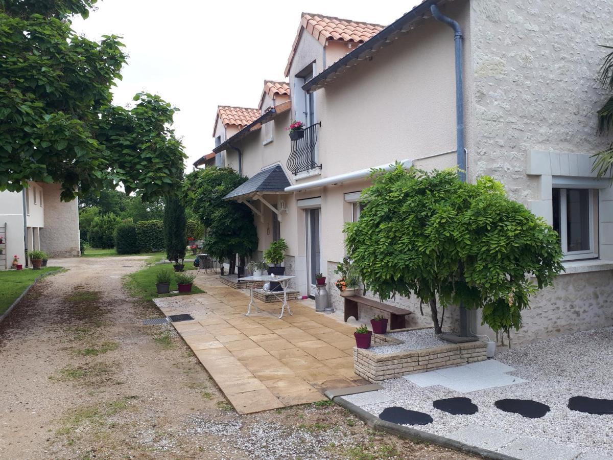 Gite Amanala Poitou Saint-Genest-d'Ambiere Eksteriør bilde