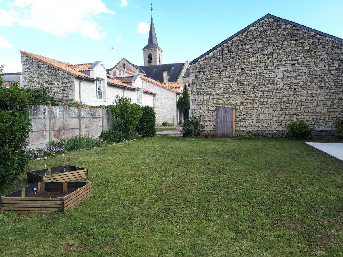 Gite Amanala Poitou Saint-Genest-d'Ambiere Eksteriør bilde